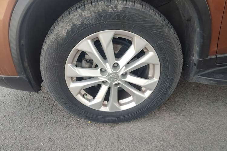 Used Nissan X-Trail 2014 2.0L CVT Comfort Edition 2WD Left Front Wheel Hub