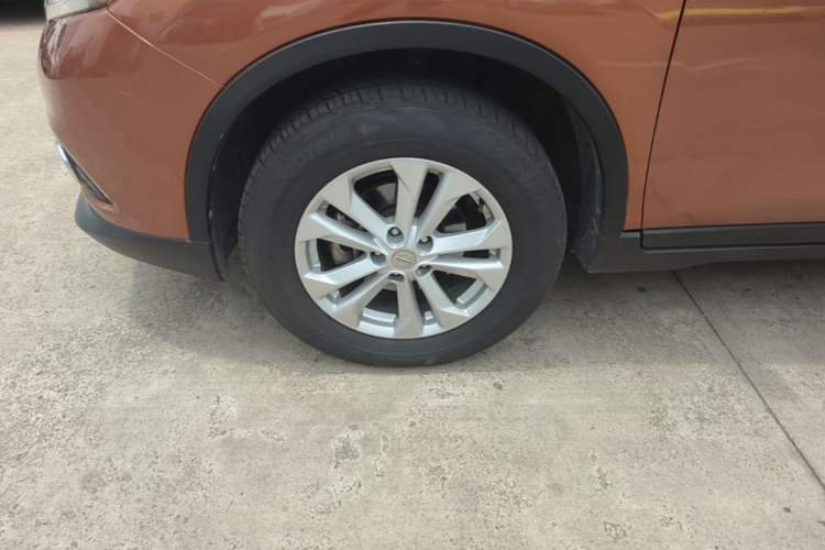 Used Nissan X-Trail 2014 2.0L CVT Comfort Edition 2WD Left Front Wheel Hub