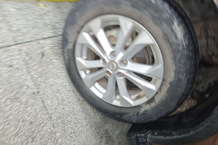 Used Nissan X-Trail 2014 2.0L CVT Comfort Edition 2WD Left Front Wheel Hub