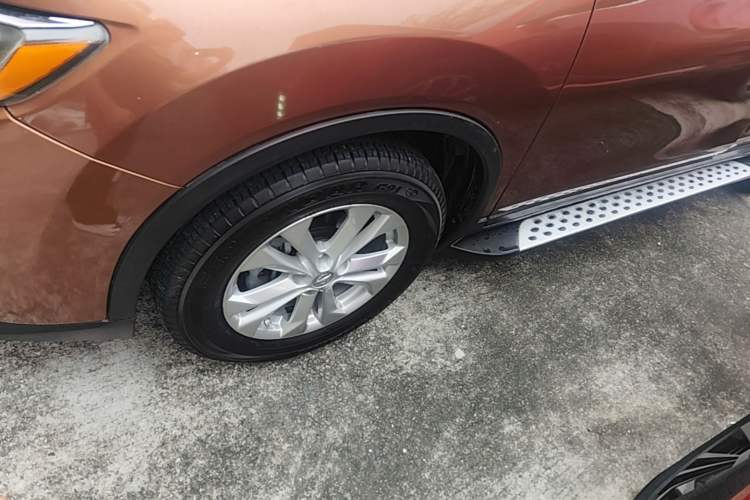 Used Nissan X-Trail 2014 2.5L CVT Luxury Edition 4WD Left Front Wheel Hub