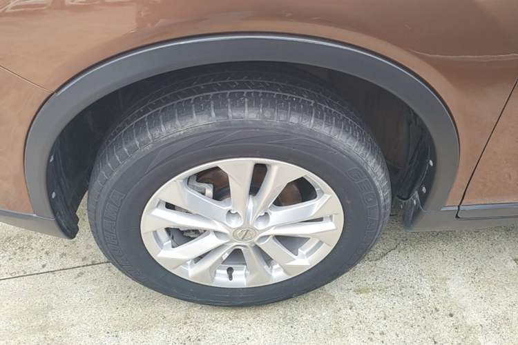 Used Nissan X-Trail 2014 2.0L CVT Comfort Edition 2WD Left Front Wheel Hub
