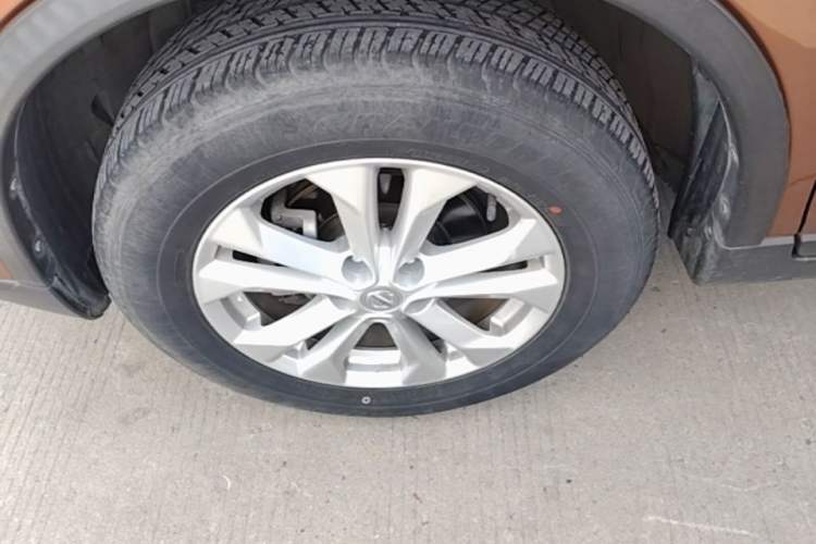 Used Nissan X-Trail 2014 2.0L CVT Comfort Edition 2WD Left Front Wheel Hub