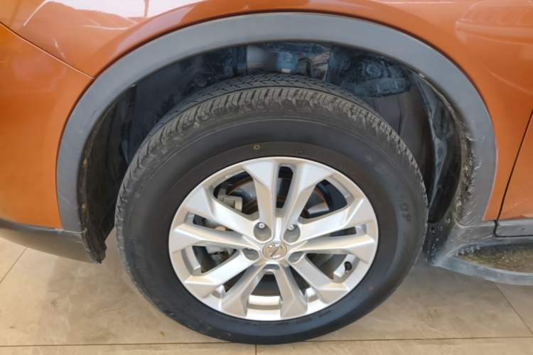 Used Nissan X-Trail 2014 2.0L CVT Comfort Edition 2WD Left Front Wheel Hub