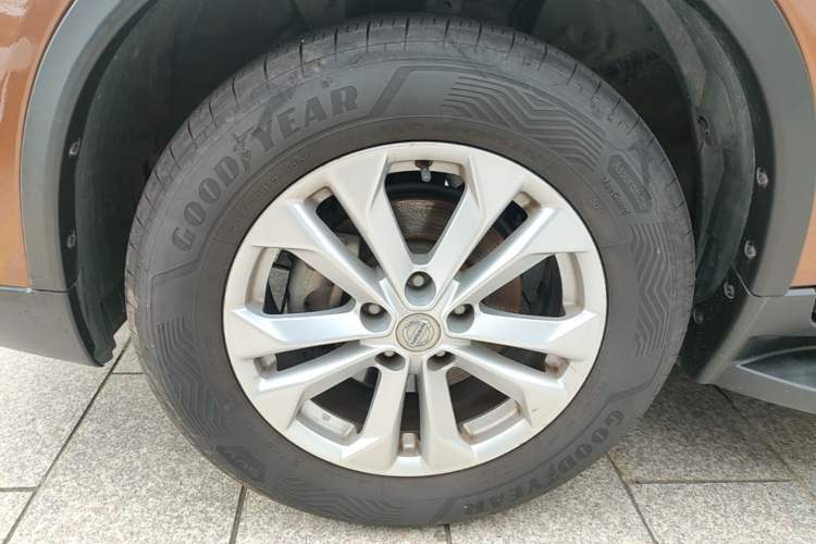 Used Nissan X-Trail 2014 2.0L CVT Comfort Edition 2WD Left Front Wheel Hub