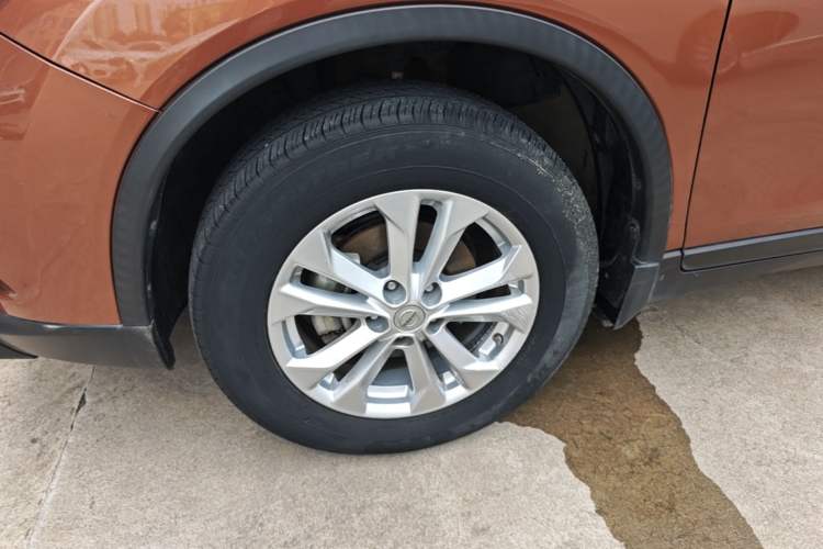 Used Nissan X-Trail 2014 2.0L CVT Smart Edition 2WD Left Front Wheel Hub