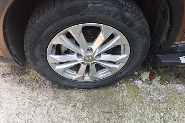 Used Nissan X-Trail 2014 2.0L CVT Comfort Edition 2WD Left Front Wheel Hub