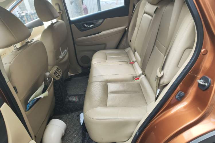 Used Nissan X-Trail 2014 2.5L CVT Leading Edition 4WD Left Rear Seat