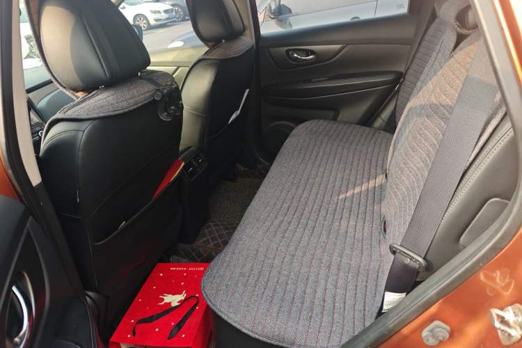 Used Nissan X-Trail 2014 2.0L CVT Comfort Edition 2WD Left Rear Seat