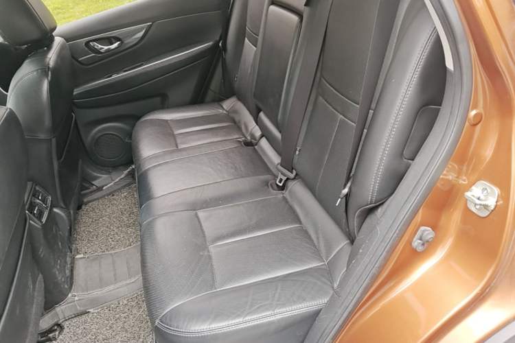 Used Nissan X-Trail 2014 2.5L CVT Leading Edition 4WD Left Rear Seat