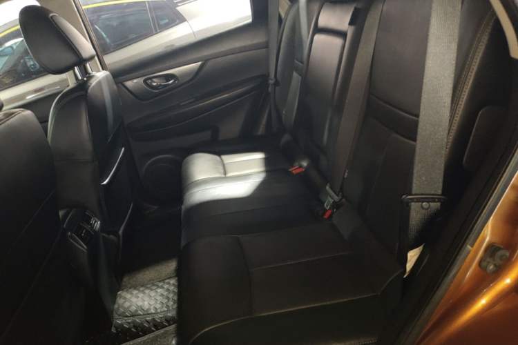 Used Nissan X-Trail 2014 2.5L CVT Leading Edition 4WD Left Rear Seat