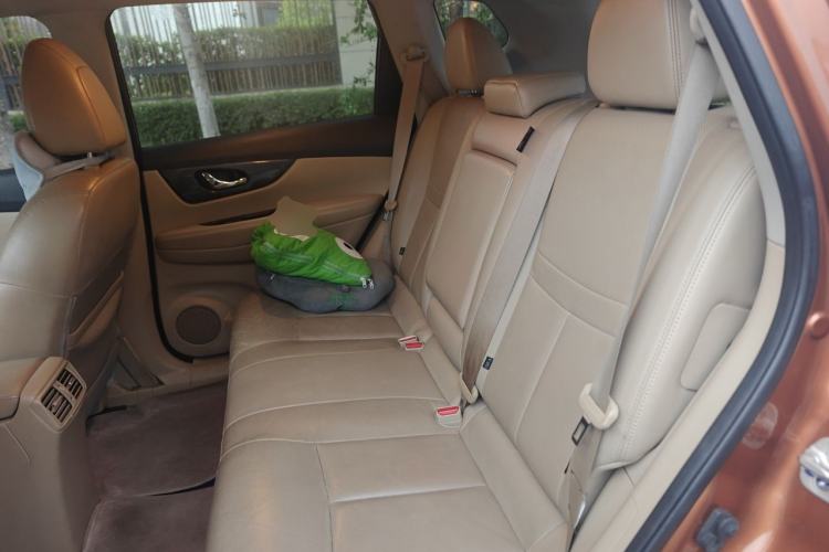 Used Nissan X-Trail 2014 2.5L CVT Leading Edition 4WD Left Rear Seat