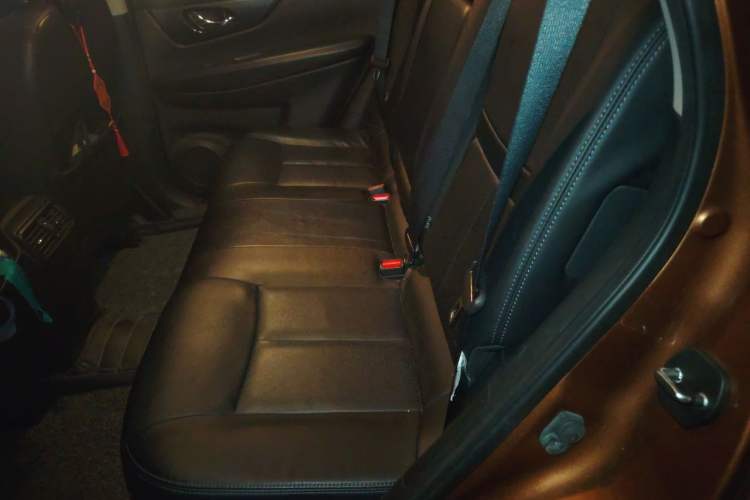 Used Nissan X-Trail 2014 2.5L CVT Leading Edition 4WD Left Rear Seat