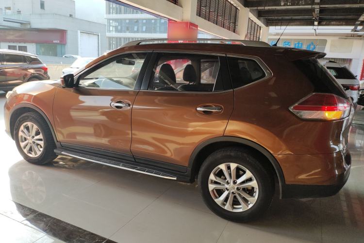 Used Nissan X-Trail 2014 2.5L CVT Luxury Edition 4WD Left Side