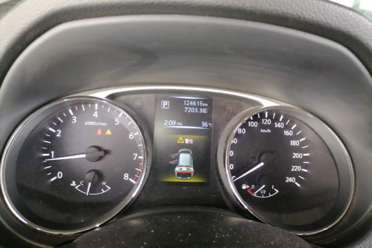 Used Nissan X-Trail 2014 2.0L CVT Comfort Edition 2WD Odometer Close Up