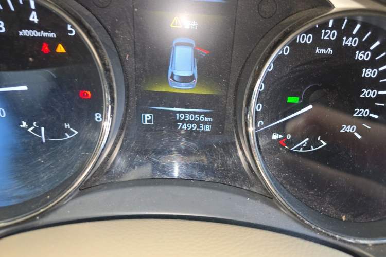 Used Nissan X-Trail 2014 2.0L CVT Comfort Edition 2WD Odometer Close Up