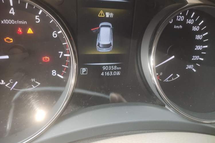 Used Nissan X-Trail 2014 2.0L CVT Comfort Edition 2WD Odometer Close Up