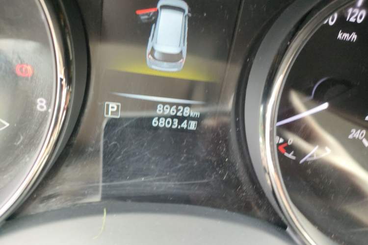 Used Nissan X-Trail 2014 2.0L CVT Comfort Edition 2WD Odometer Close Up