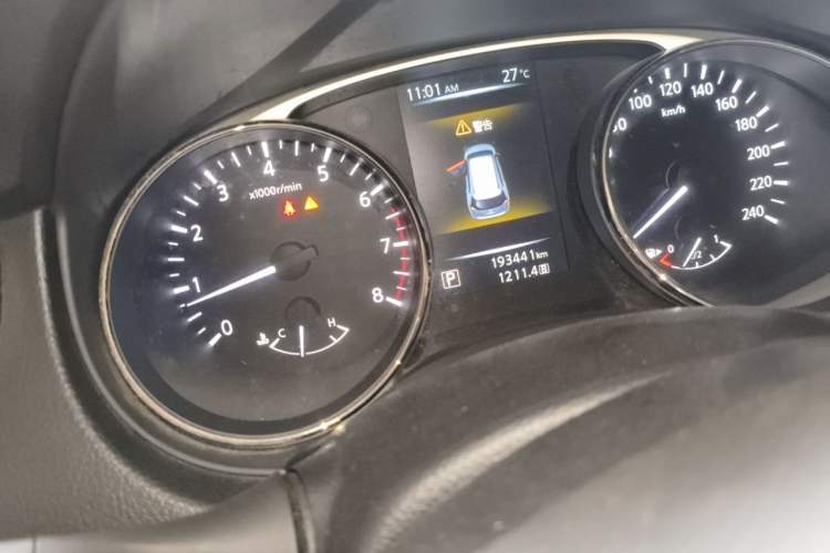 Used Nissan X-Trail 2014 2.0L CVT Comfort Edition 2WD Odometer Close Up