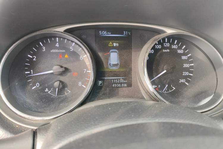 Used Nissan X-Trail 2014 2.0L CVT Comfort Edition 2WD Odometer Close Up