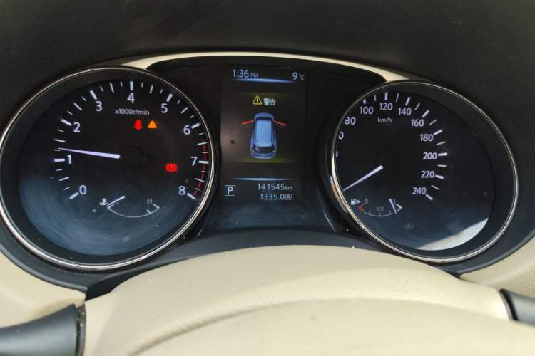 Used Nissan X-Trail 2014 2.5L CVT Leading Edition 4WD Odometer Close Up