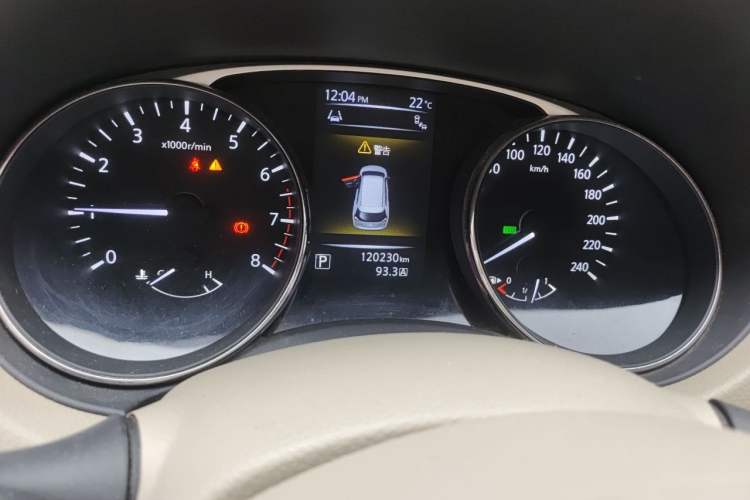 Used Nissan X-Trail 2014 2.5L CVT Luxury Edition 4WD Odometer Close Up