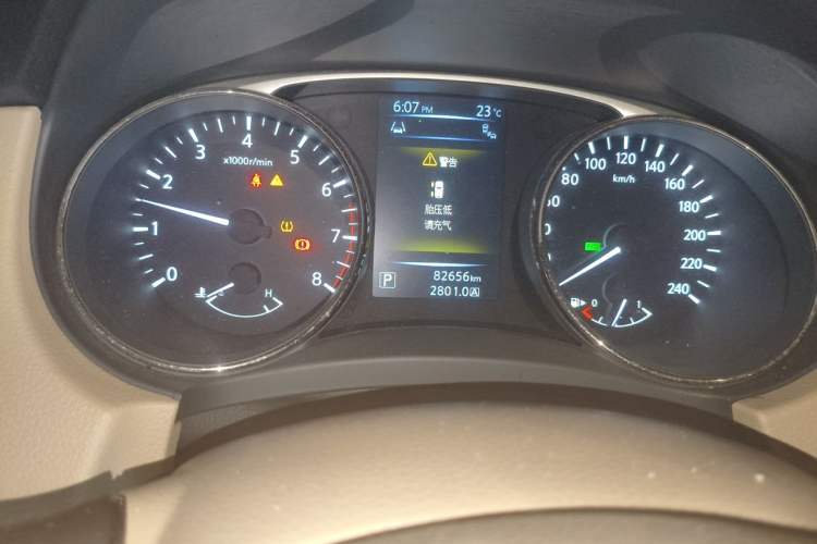 Used Nissan X-Trail 2014 2.5L CVT Luxury Edition 4WD Odometer Close Up