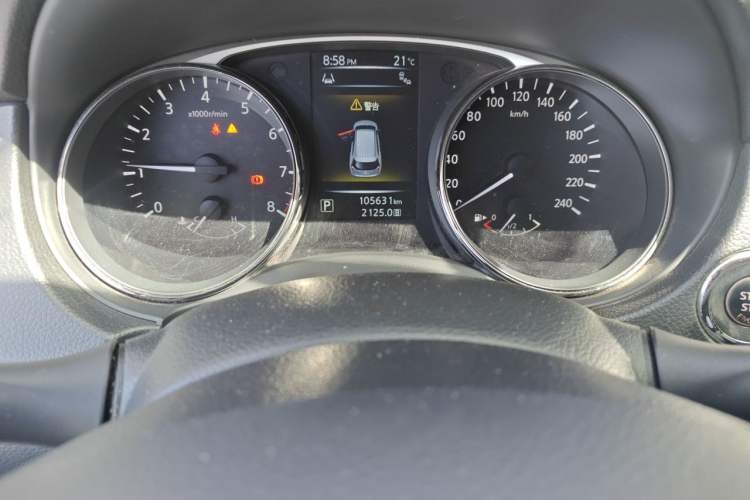 Used Nissan X-Trail 2014 2.5L CVT Luxury Edition 4WD Odometer Close Up