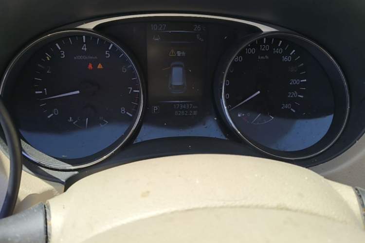 Used Nissan X-Trail 2014 2.5L CVT Ultimate Edition 4WD Odometer Close Up