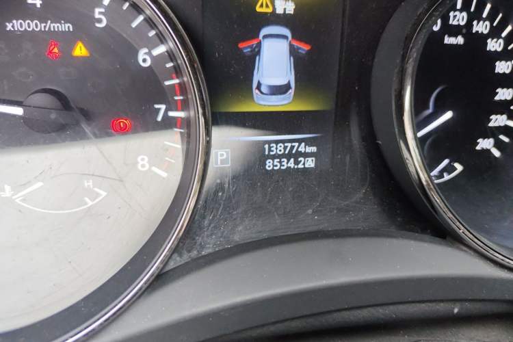 Used Nissan X-Trail 2014 2.0L CVT Comfort Edition 2WD Odometer Close Up
