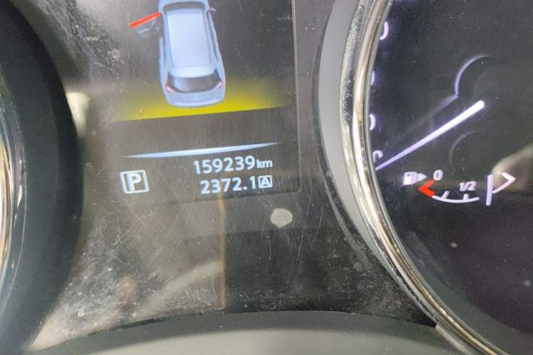 Used Nissan X-Trail 2014 2.0L CVT Comfort Edition 2WD Odometer Close Up