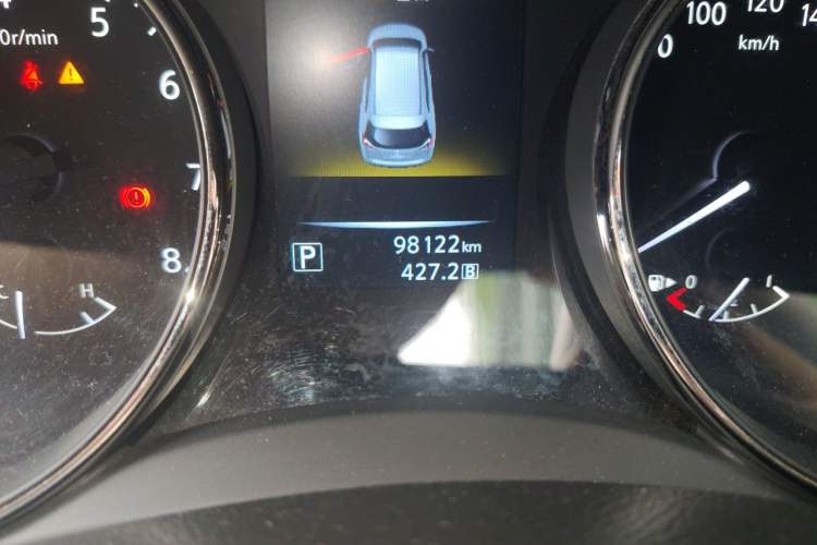 Used Nissan X-Trail 2014 2.0L CVT Comfort Edition 2WD Odometer Close Up