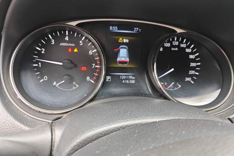 Used Nissan X-Trail 2014 2.0L CVT Smart Edition 2WD Odometer Close Up