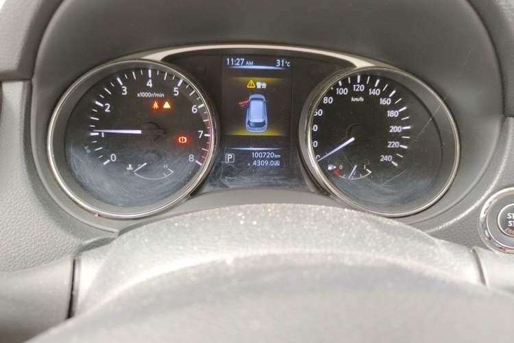 Used Nissan X-Trail 2014 2.0L CVT Comfort Edition 2WD Odometer Close Up