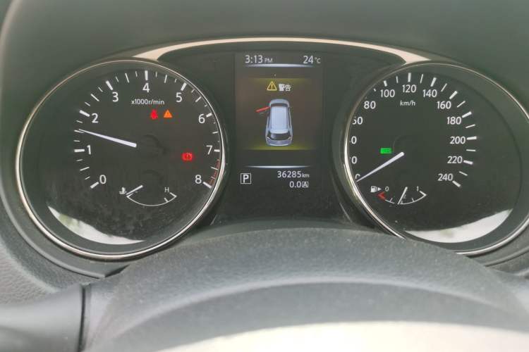 Used Nissan X-Trail 2014 2.5L CVT Leading Edition 4WD Odometer Close Up