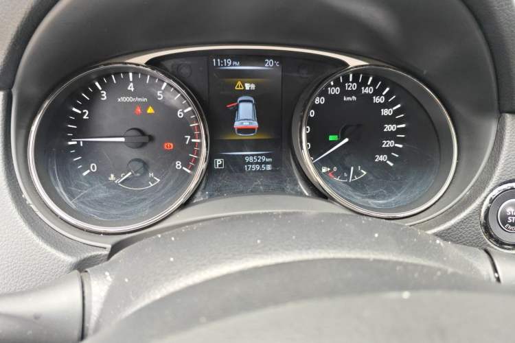 Used Nissan X-Trail 2014 2.0L CVT Comfort Edition 2WD Odometer Close Up