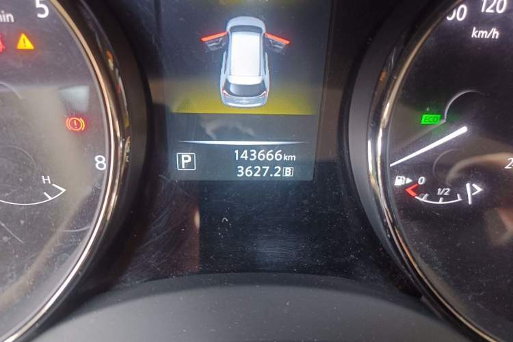 Used Nissan X-Trail 2014 2.0L CVT Comfort Edition 2WD Odometer Close Up