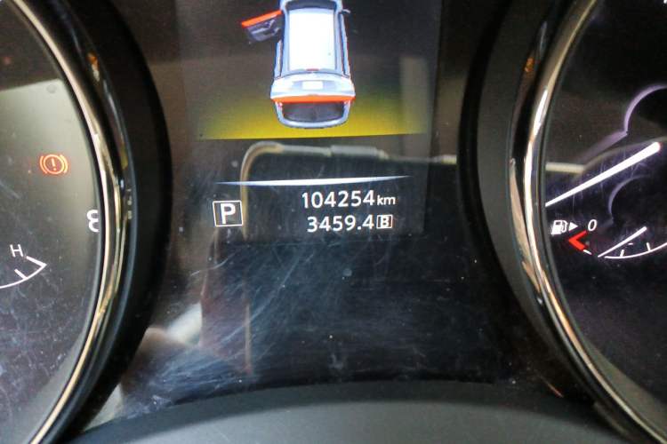 Used Nissan X-Trail 2014 2.0L CVT Smart Edition 2WD Odometer Close Up