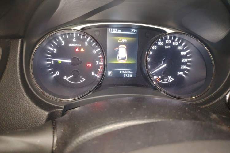 Used Nissan X-Trail 2014 2.5L CVT Leading Edition 4WD Odometer Close Up