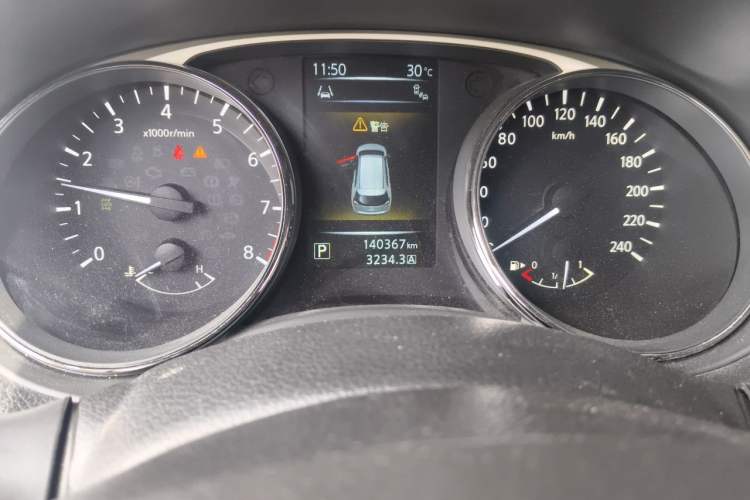 Used Nissan X-Trail 2014 2.5L CVT Luxury Edition 4WD Odometer Close Up
