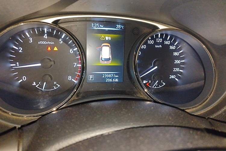 Used Nissan X-Trail 2014 2.0L CVT Comfort Edition 2WD Odometer Close Up