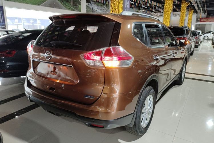 Used Nissan X-Trail 2014 2.5L CVT Leading Edition 4WD Rear Right 45 Deg