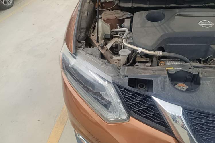 Used Nissan X-Trail 2014 2.5L CVT Luxury Edition 4WD Right Front Headlight