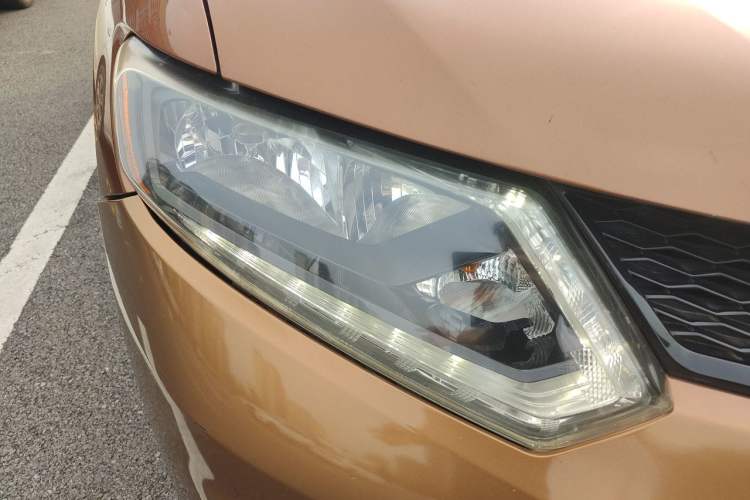 Used Nissan X-Trail 2014 2.0L CVT Comfort Edition 2WD Right Front Headlight