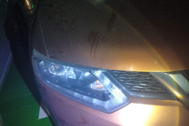 Used Nissan X-Trail 2014 2.5L CVT Luxury Edition 4WD Right Front Headlight
