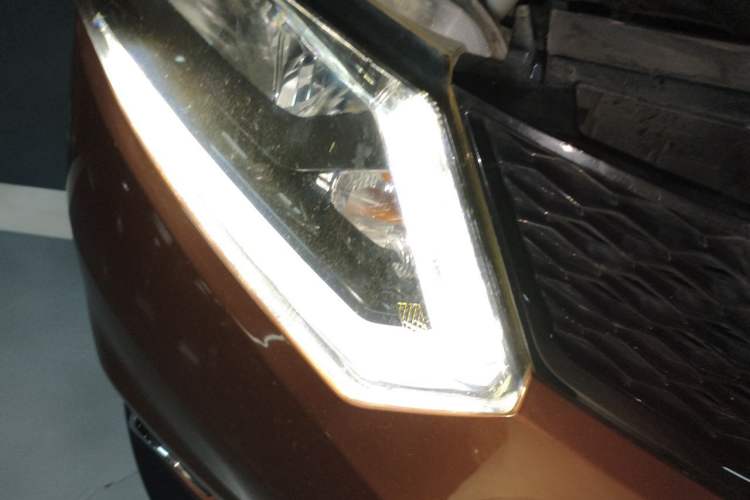 Used Nissan X-Trail 2014 2.0L CVT Comfort Edition 2WD Right Front Headlight