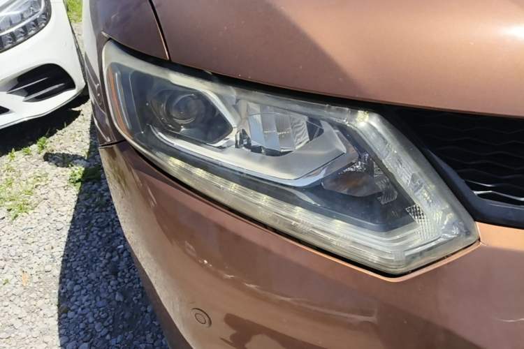 Used Nissan X-Trail 2014 2.5L CVT Ultimate Edition 4WD Right Front Headlight