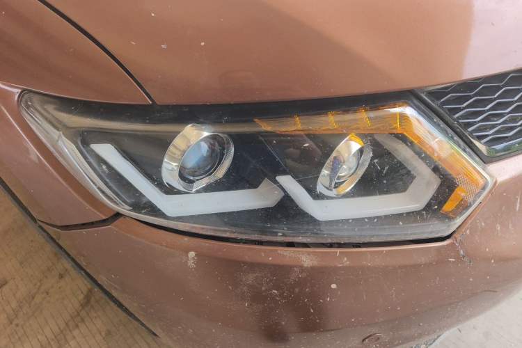 Used Nissan X-Trail 2014 2.5L CVT Ultimate Edition 4WD Right Front Headlight