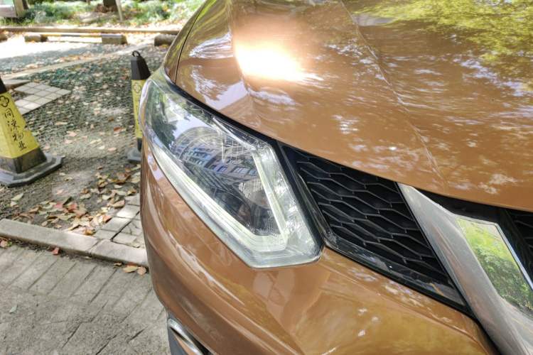Used Nissan X-Trail 2014 2.5L CVT Luxury Edition 4WD Right Front Headlight