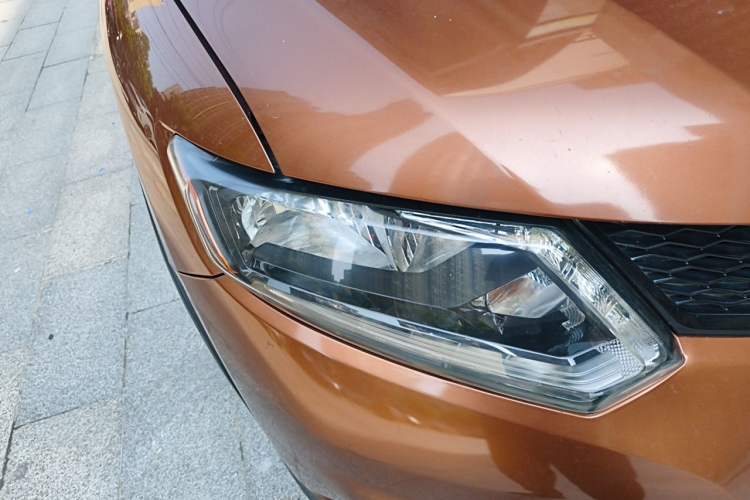 Used Nissan X-Trail 2014 2.5L CVT Luxury Edition 4WD Right Front Headlight