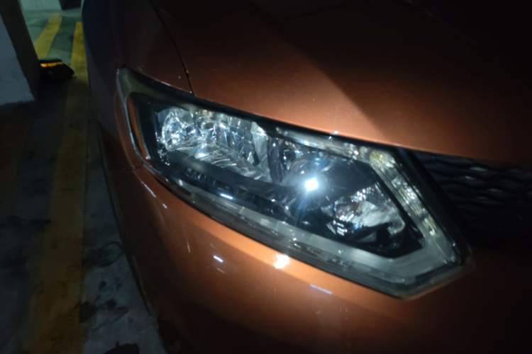 Used Nissan X-Trail 2014 2.0L CVT Smart Edition 2WD Right Front Headlight